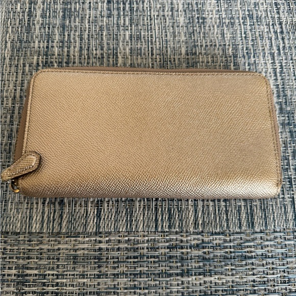 Coach wallet zip around accordion EUC - Picture 2 of 8